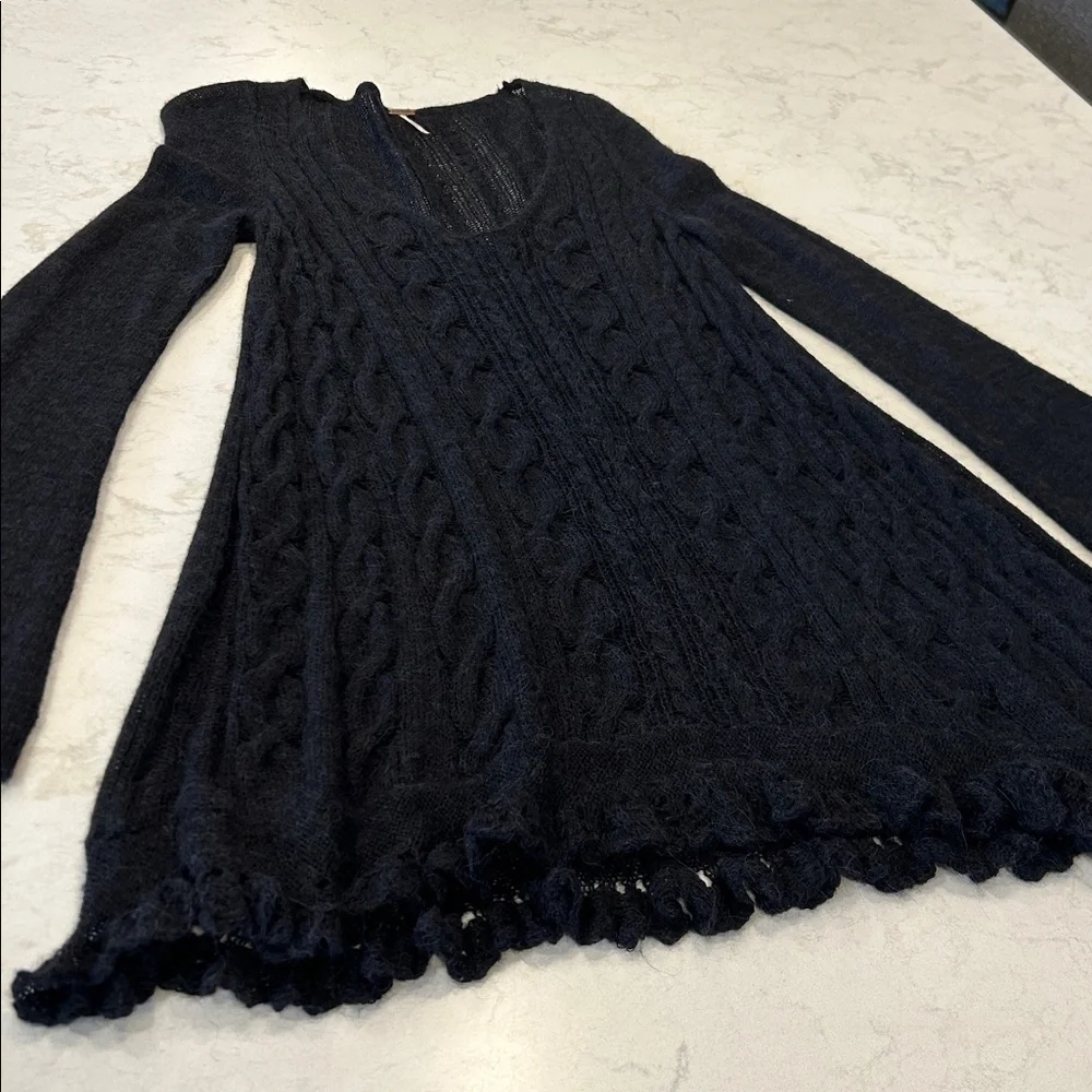 Free People Sweater Alpaca Blend Cable Knit Bell Sleeve Tunic Style Black Medium